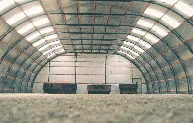 Het begin: een lege hangar met drie hefkoepels